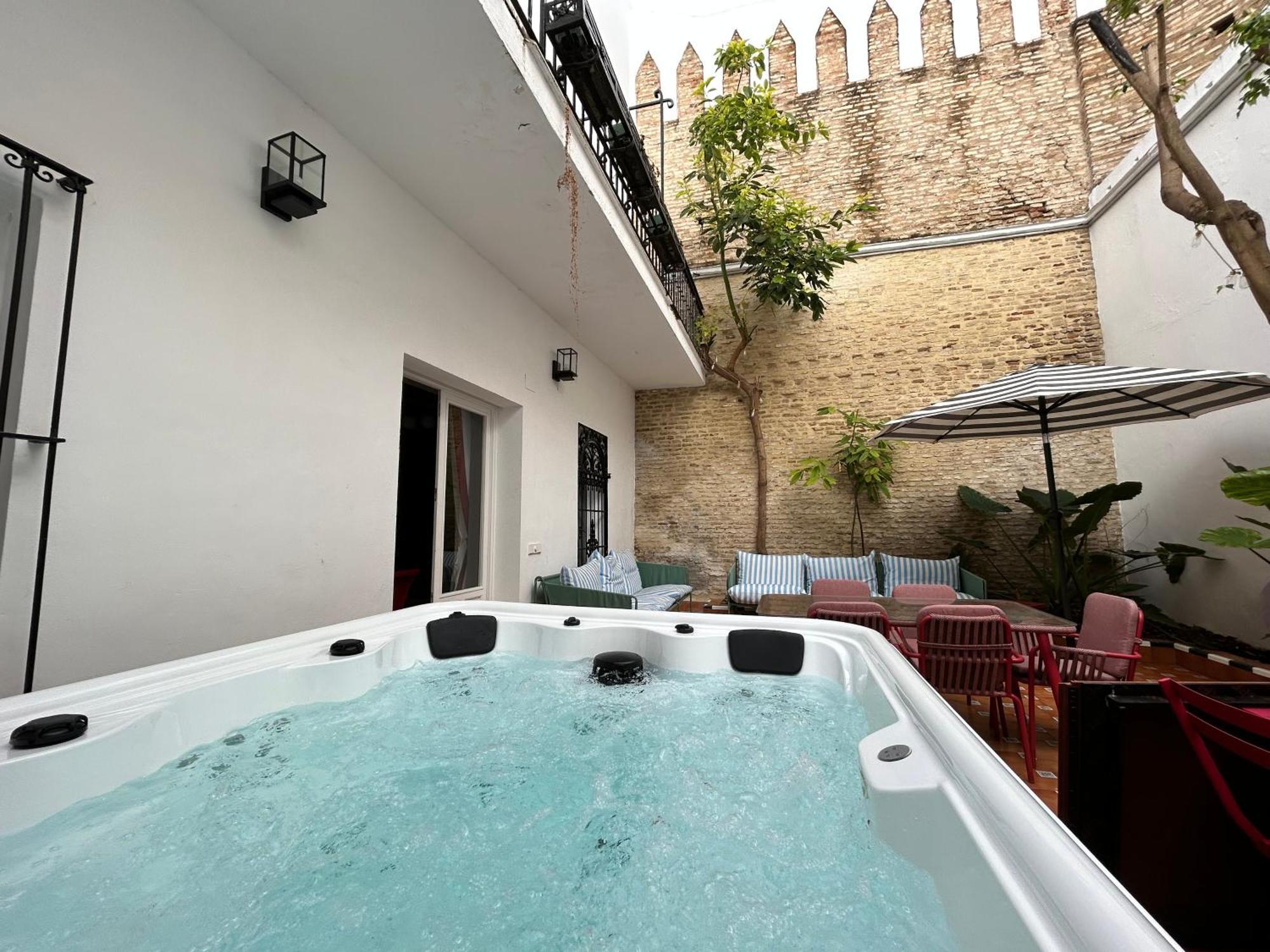 Puerta De Armas Apartments Seville Exterior photo